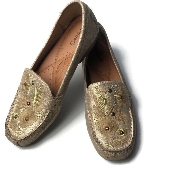 baretraps otella embroidered suede loafer